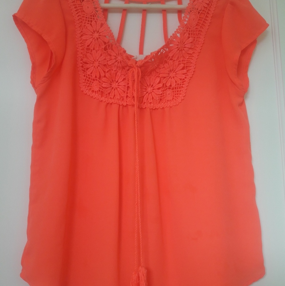 ❤Orange floral flowy top with Tassels!